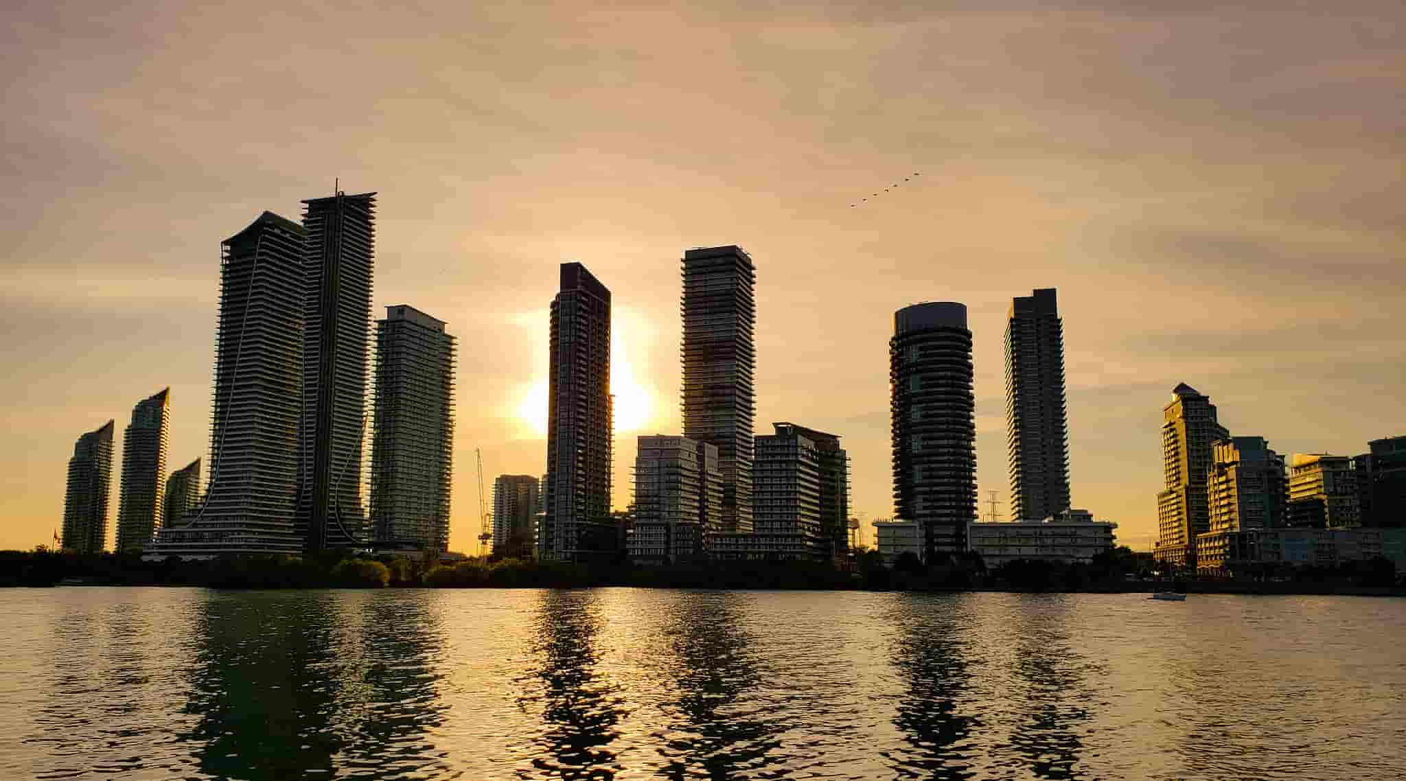 LIMO SERVICE FROM BAY SHORE TO LAGUARDIA AIRPORT